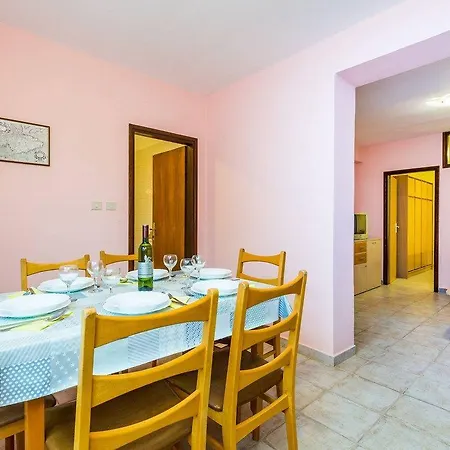 Aldo Apartment *